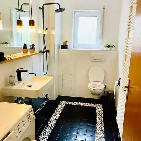 Sonniges In Ruhiger Und Zentraler Lage